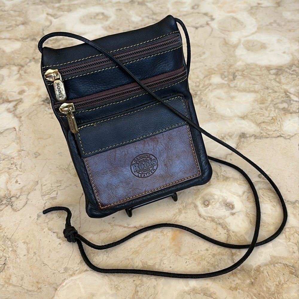 Roots Leather Crossbody Hanging Pouch Mini Bag Passport Holder Vintage